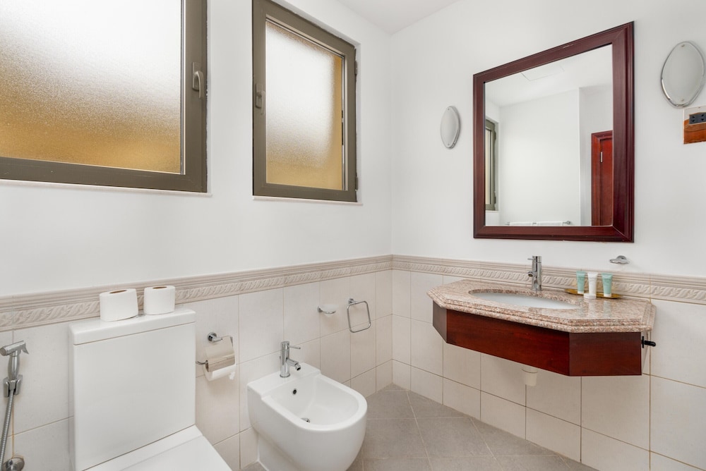 Exclusive 4BR Villa w Private Pool Beach