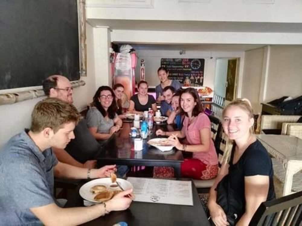 B52 Hostel