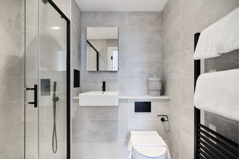 The Tottenham Wonder - Pleasing 2bdr Flat With Balcony