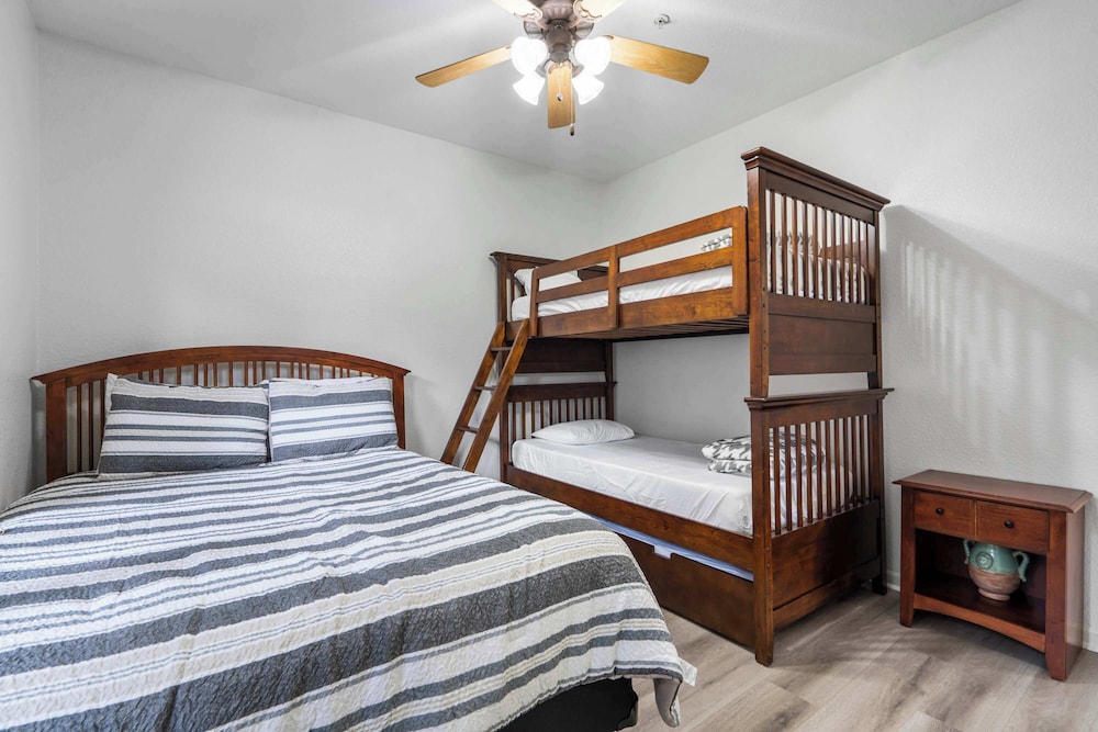 Fairway Follies Luxury Retreat