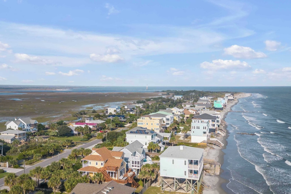 Oceanfront w/ Pool, Panoramic Deck Views, 5bdr Folly Ocean Breeze by Avantstay