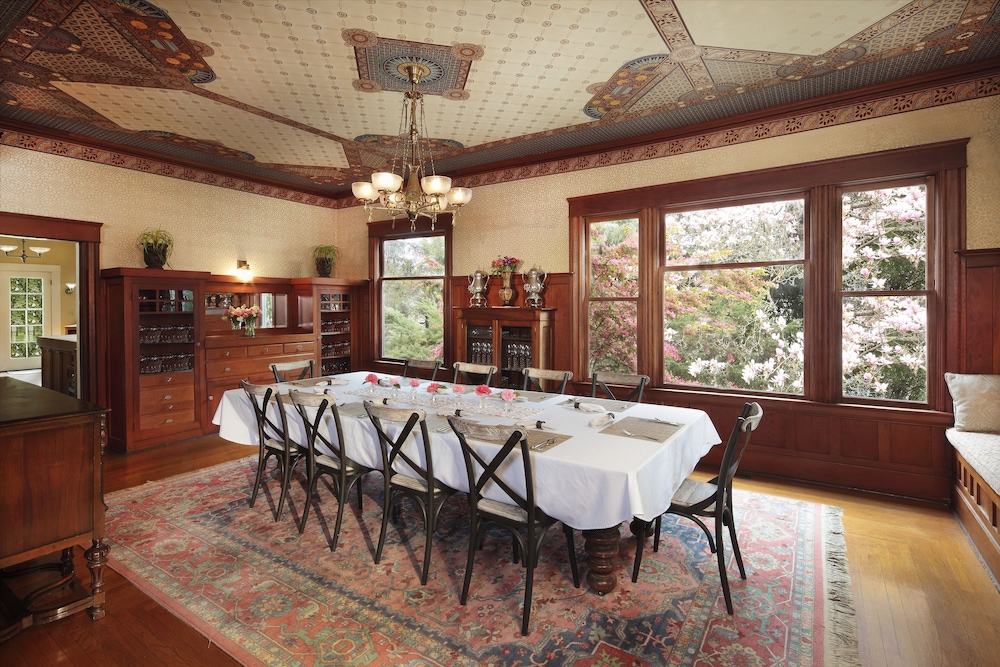Calderwood Inn