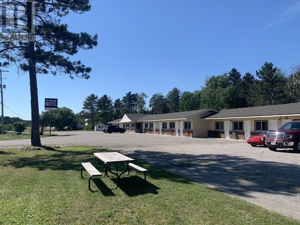 NORTHSIDE MOTEL