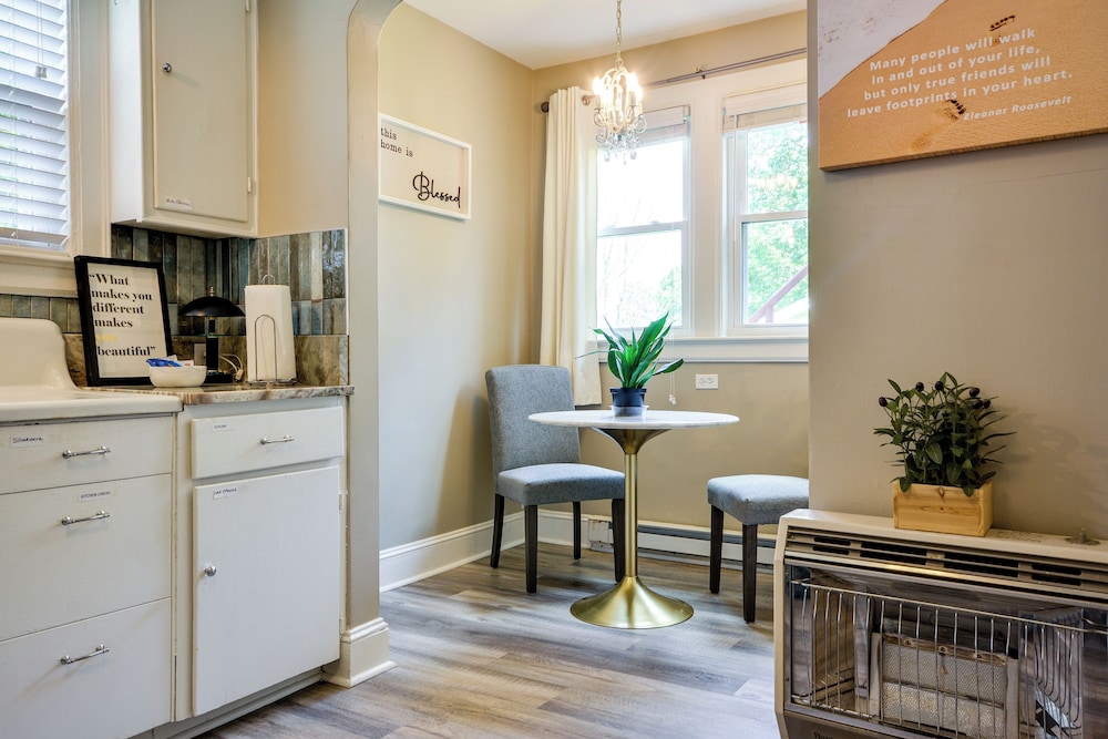 Walk Downtown: Inviting Apartment in Greensboro!