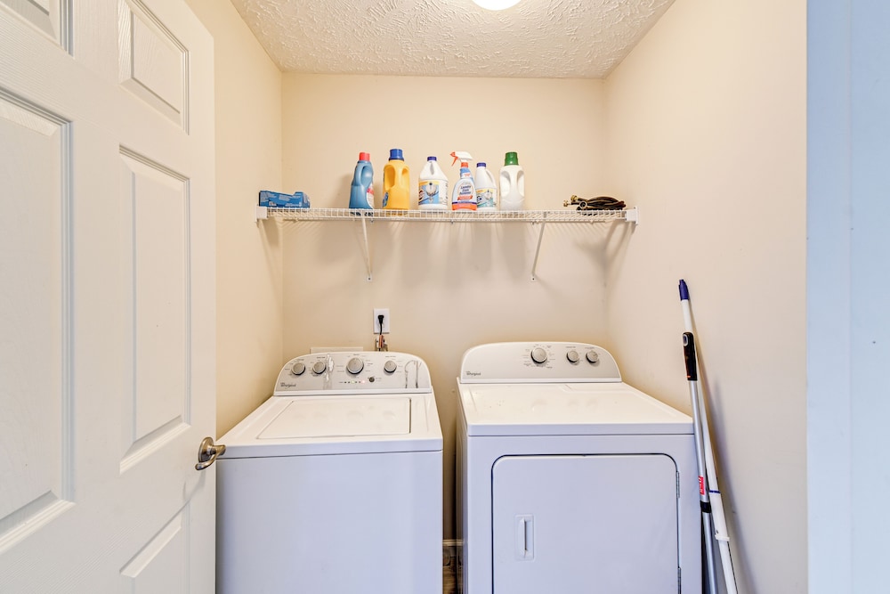 Lake & Pool Access, Home Gym: Fayetteville Condo!