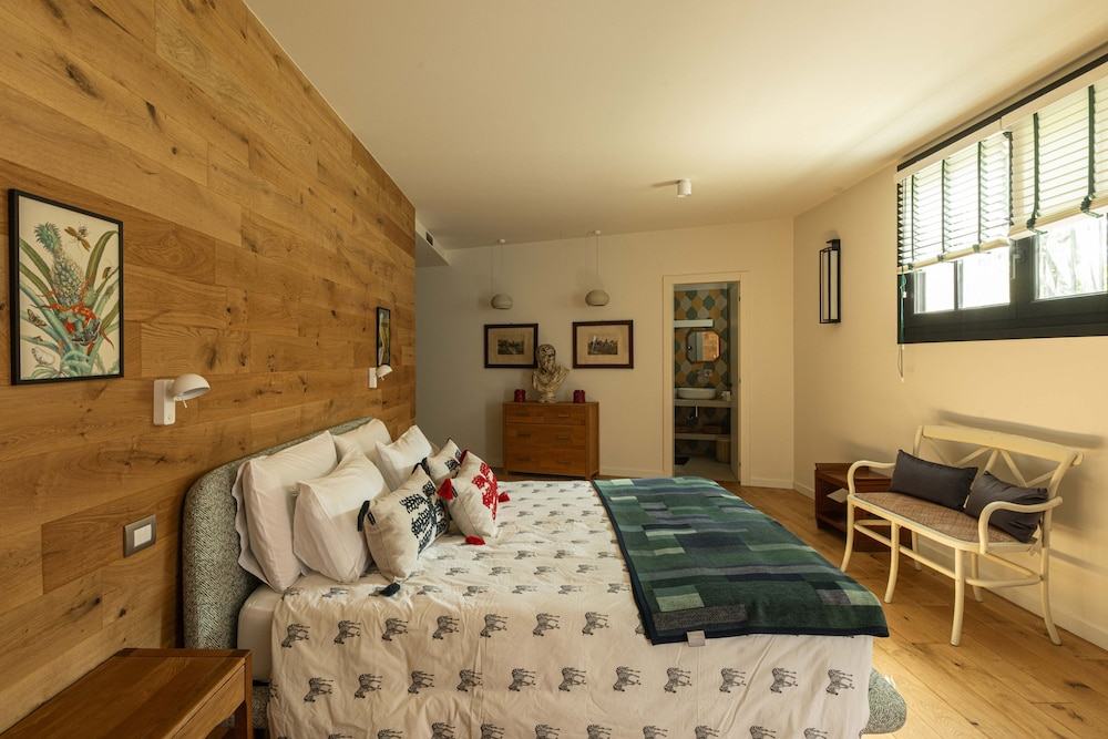 Charming Green and Blue Villa by Wonderful Italy