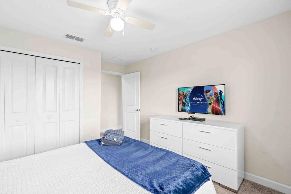 Super Dope- FUN Electric Home W Pool Amenities