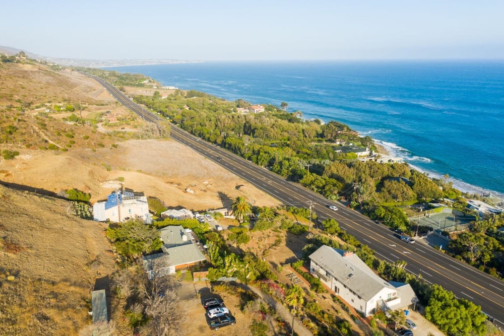 Bluff by Avantstay Gorgeous Malibu Getaway w/ Hot Tub Spectacular Ocean Views - Property Image 2