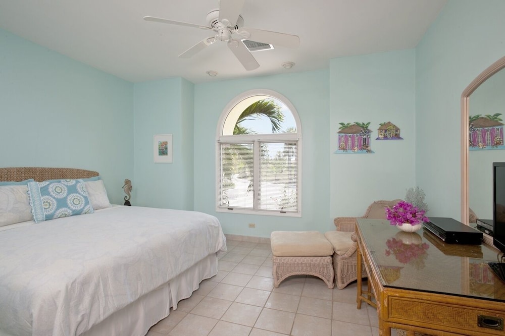 Endless Summer 5 Bedroom Home view 5
