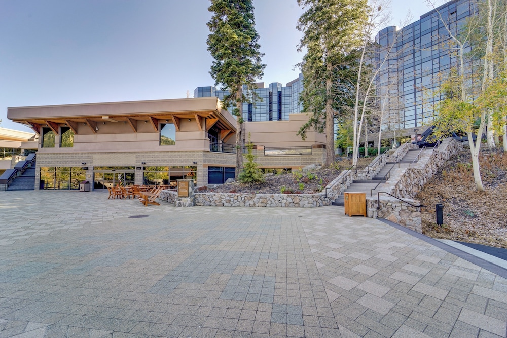 Lake Tahoe Vacations - Breathtaking Olympic Valley Gem: Walk to Chairlift - Property Image 17