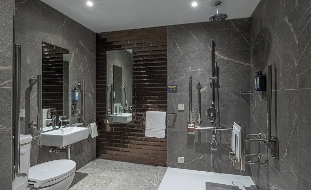 Salford Vacations - Maldron Hotel Manchester Cathedral Quarter - Property Image 10