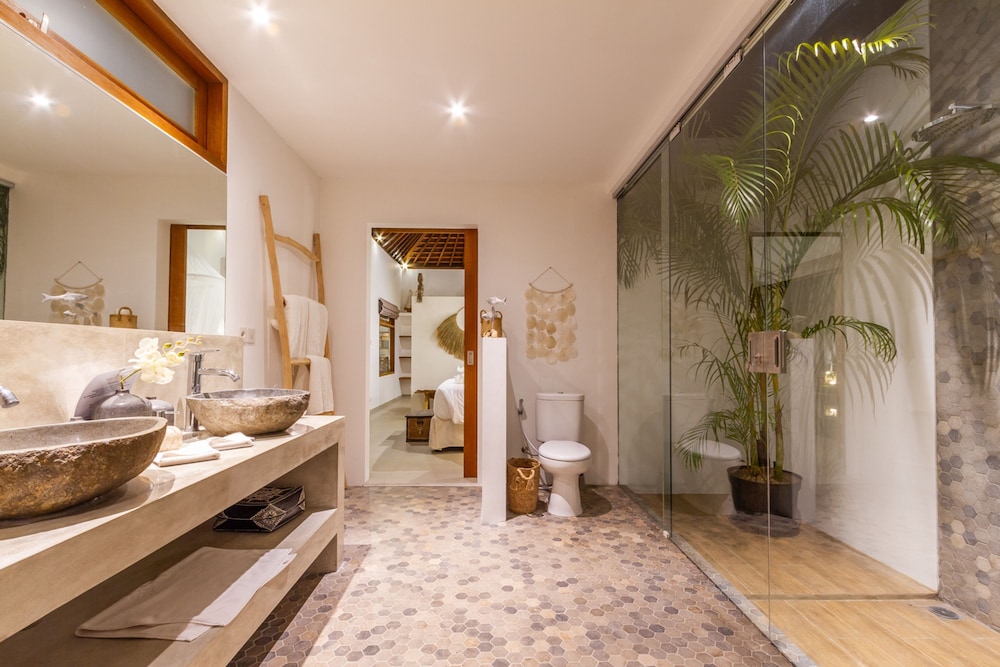 Villa Namu by Alfred in Bali - Family 5 BD Dream in Seminyak Oberoi Beach