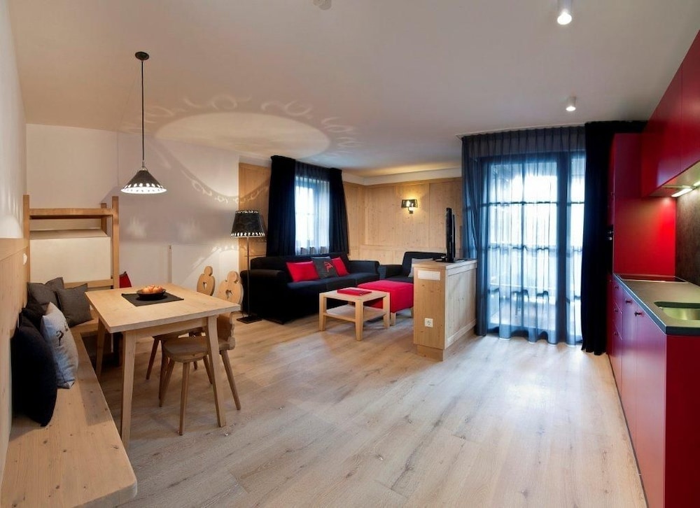 Zin Senfter Residence