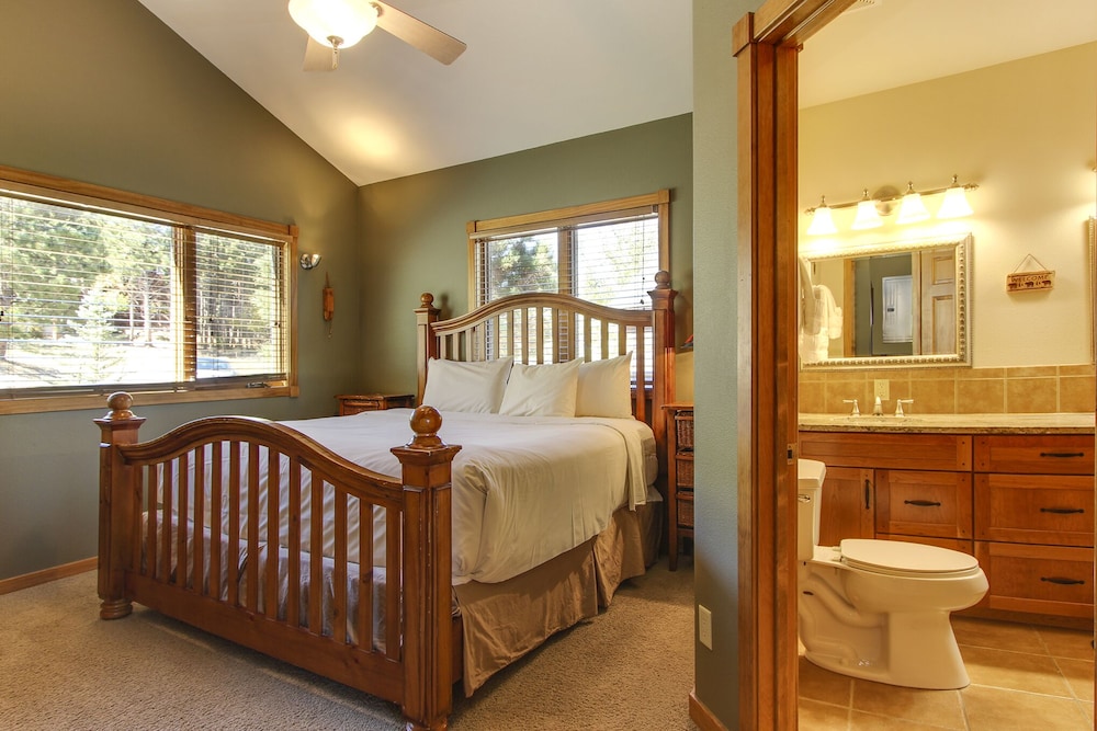 The Twin Owls 21a 2 Bedroom Condo by RedAwning - Property Image 24
