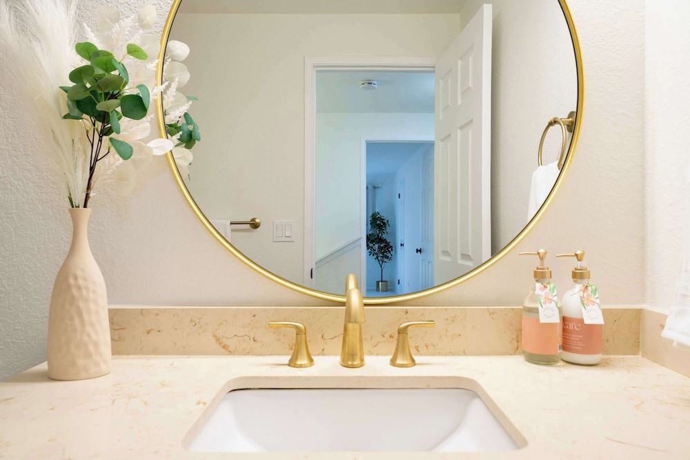 @marbella Lane-cozy Luxury Townhome Near Microsoft