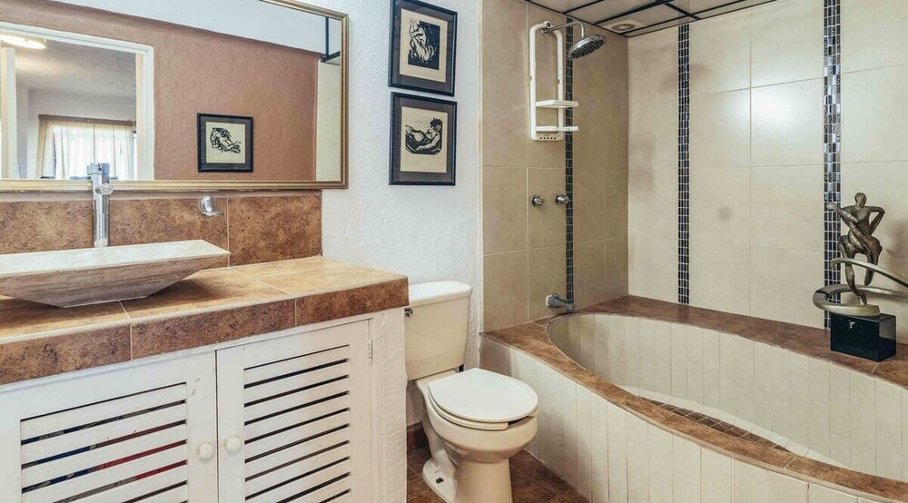 Ocean View 2Br Condo-balcony-beach-pool VDS 111