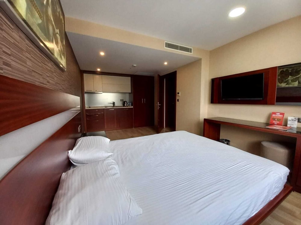 Park By Clover - Image 35