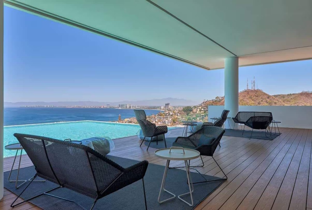Soho PV Stunning Views Luxury Heated Rooftop Pool