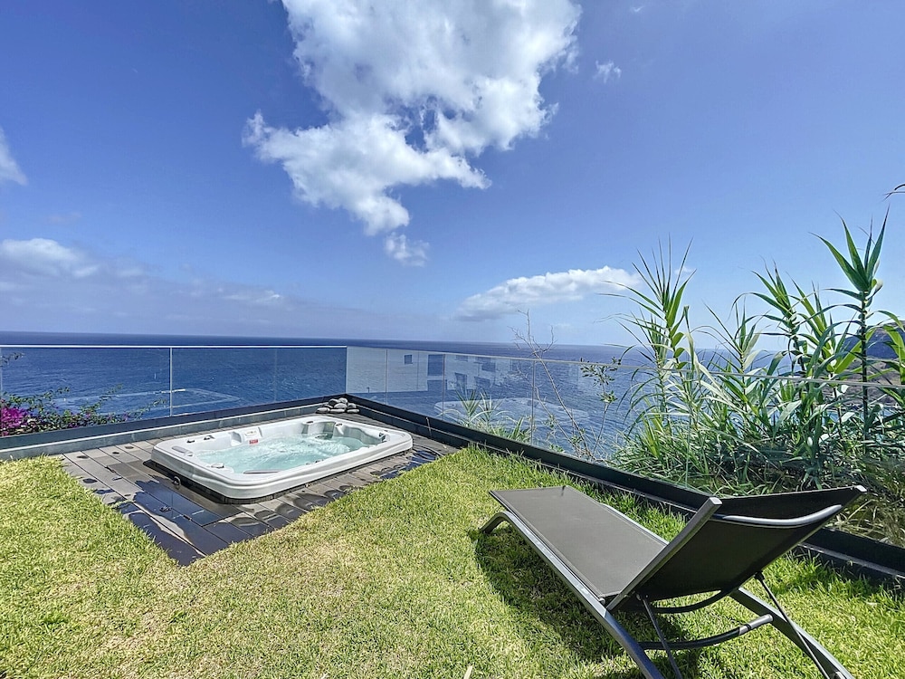 Cliff Ocean Apartment by Atlantic Holiday