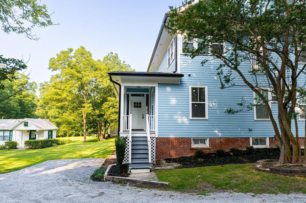 Beautiful Home Located In Historic Norcross view 5