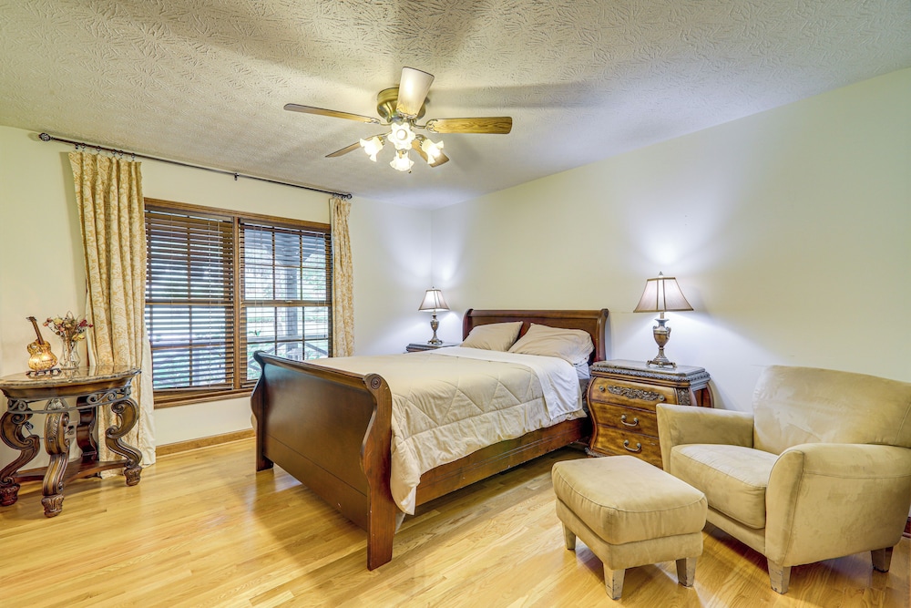 Stylish Country Living: Serene Suwanee Retreat!