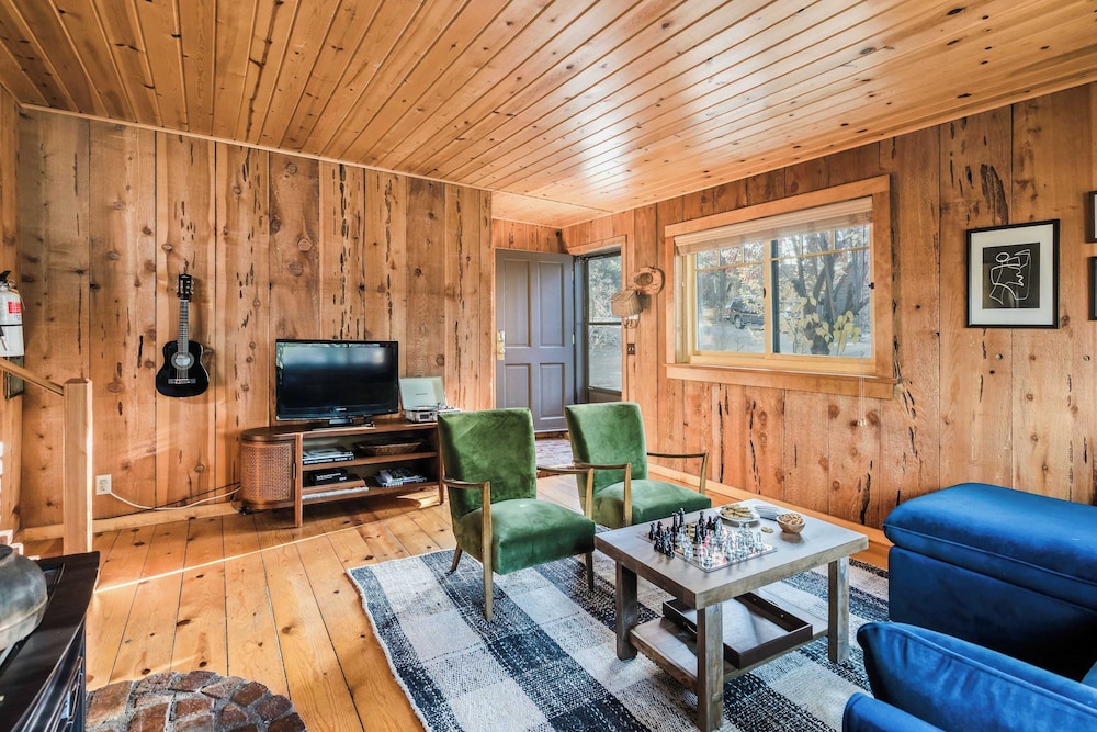 Sleeps 23 2 Homes, Lakefront, Private Dock, Hot Tub, Game Room, Swingset, View