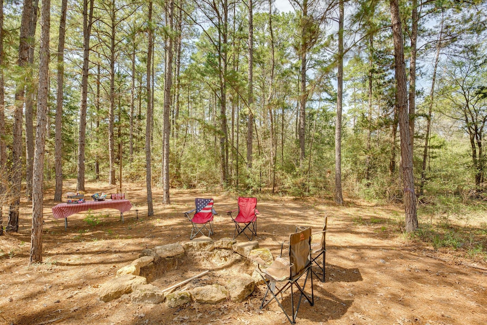 Grapeland Farm Retreat w/ Pool, Grill Fire Pit - Property Image 13