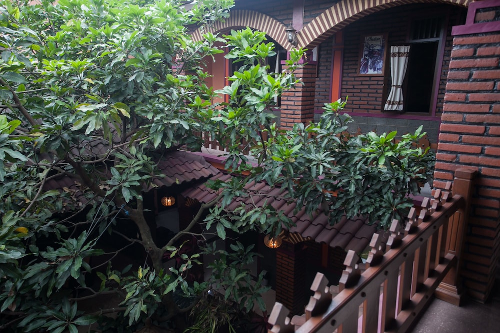 RedDoorz near Stasiun Kota Baru Malang