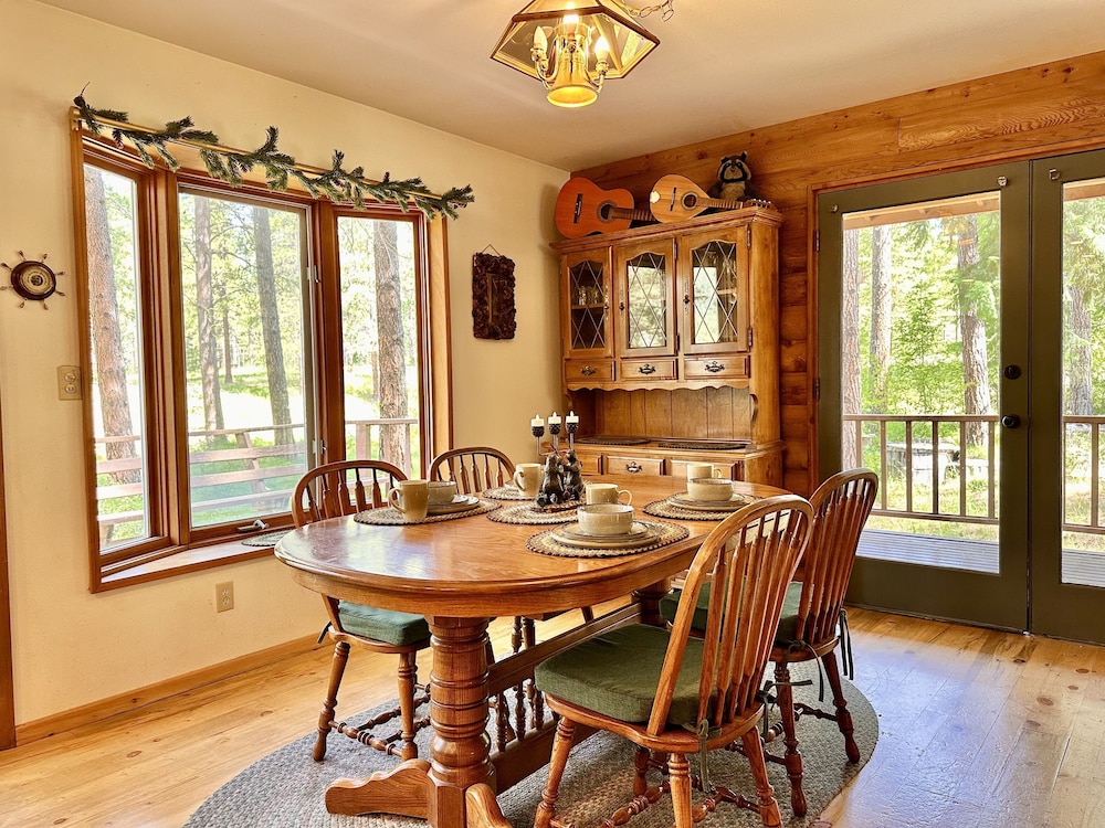 Blue Pine Forest Lodge 3 Bedroom Cabin