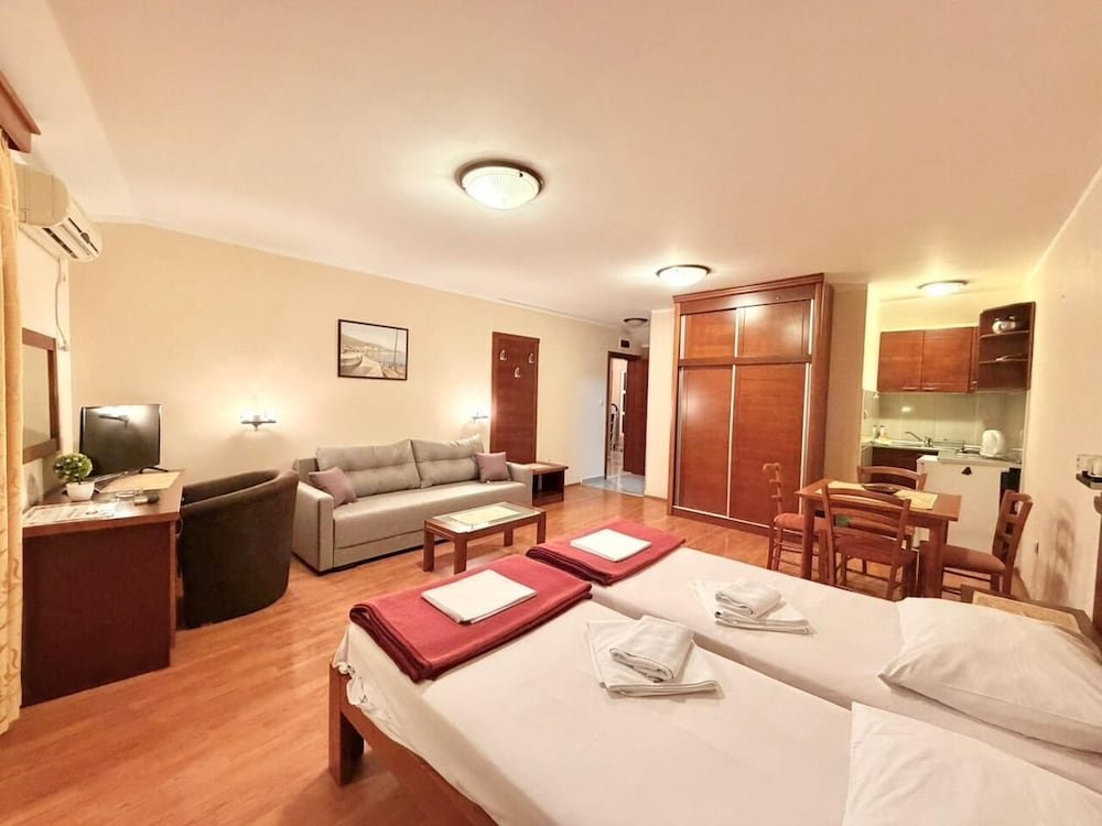 Beachfront Apartments Oaza