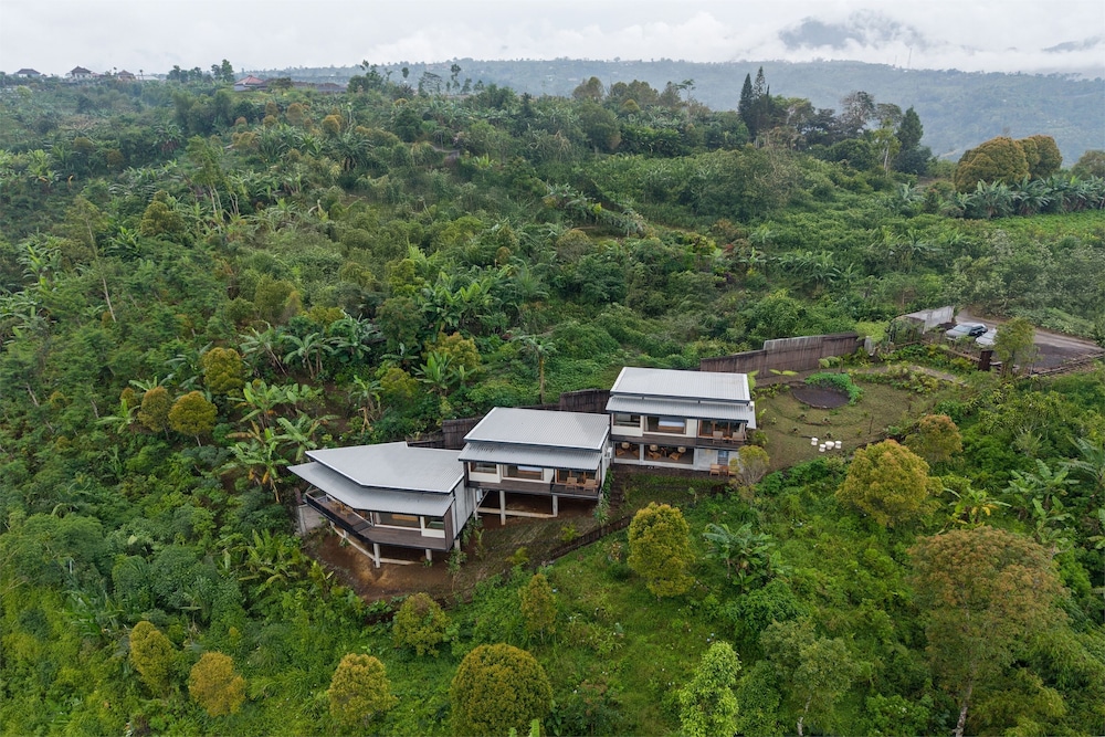 Asahan Munduk Cabin