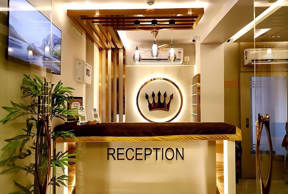 Lobby & Reception