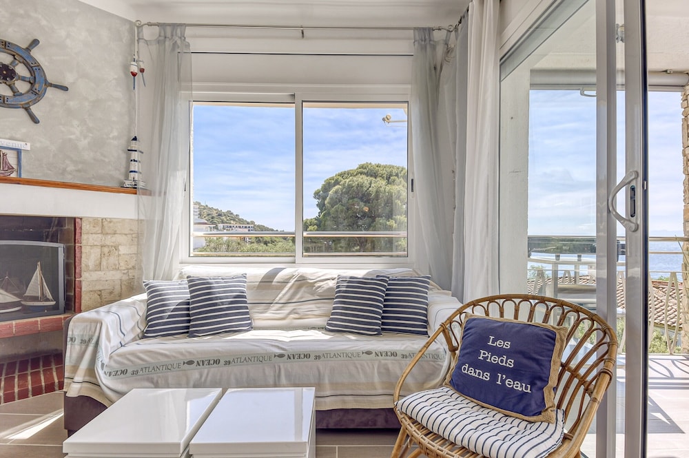 Apartment in Roses Near Platja Dels Palangrers