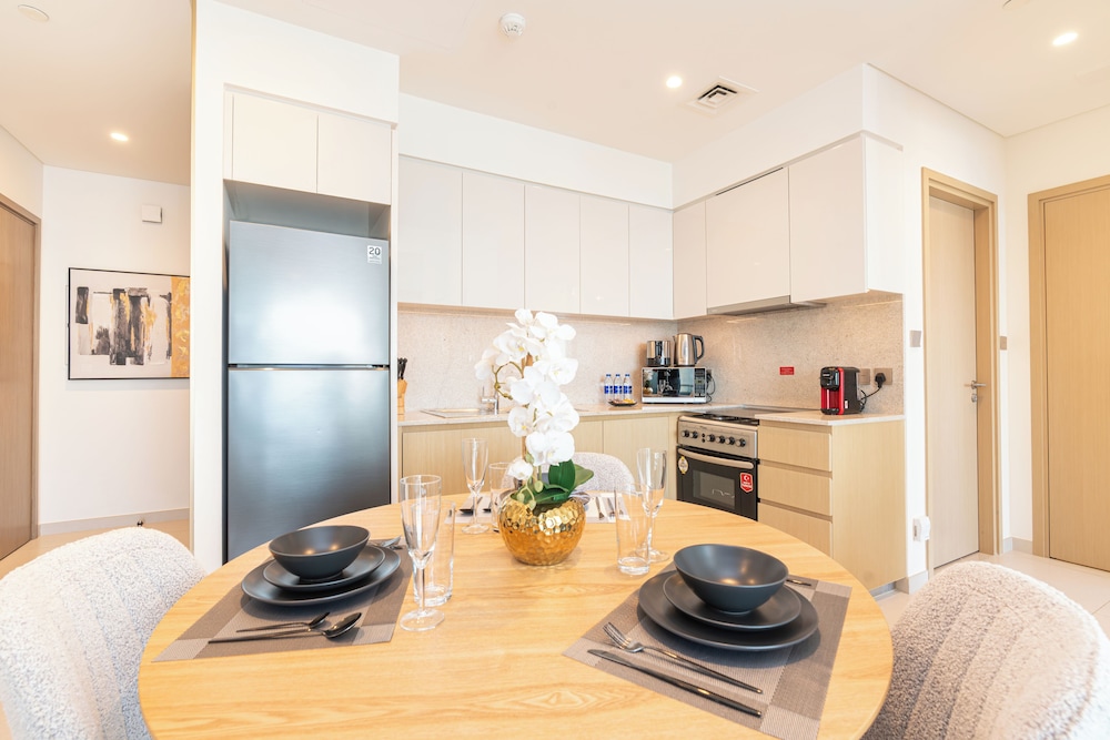 PVH - Elevated 1BR - Burj Royale