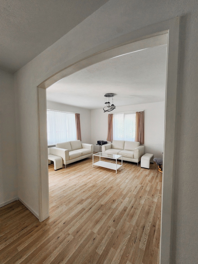 VK - VBD - Zurich Airport - Homestay - Villa Bassersdorf