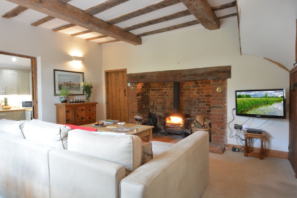 1 Tunns Cottages, Rushmere, nr Beccles