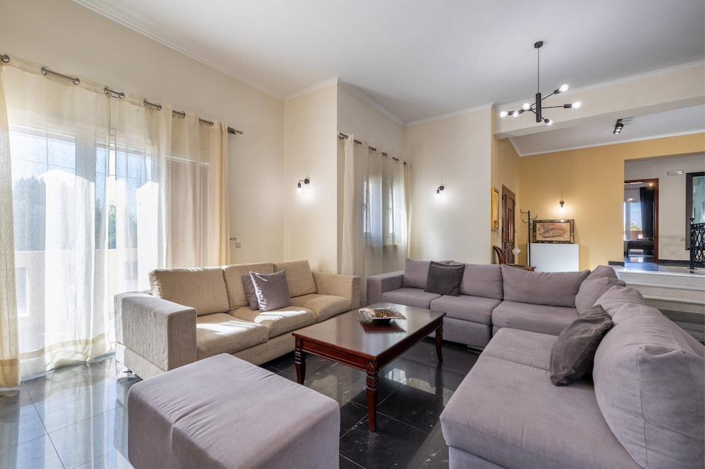 Leone Luxury Villa Georgia