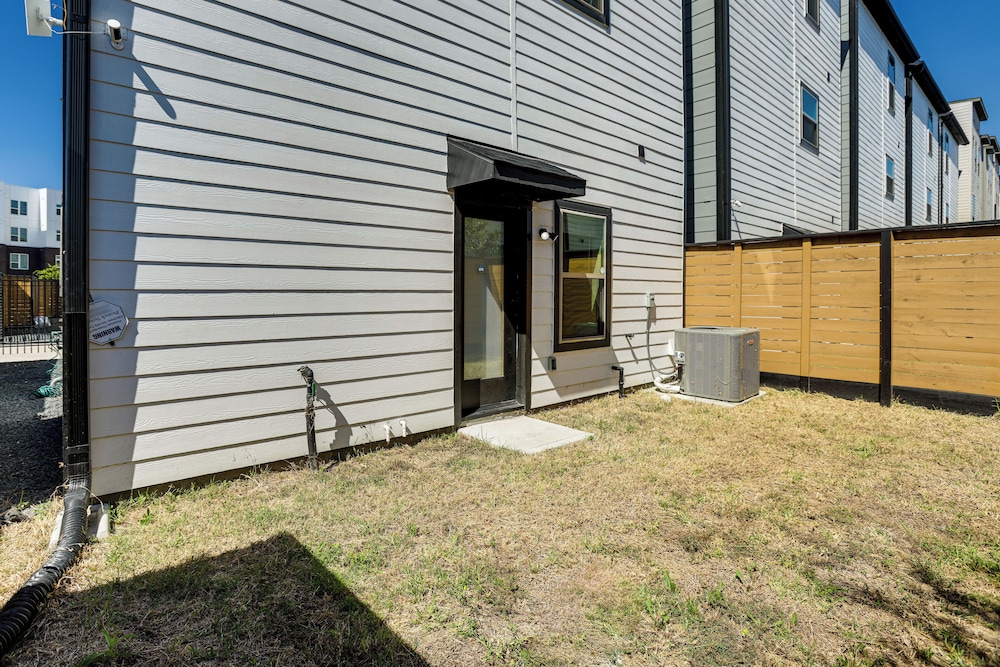 Your Houston HQ! Modern Unit w/ Yard & Workspace