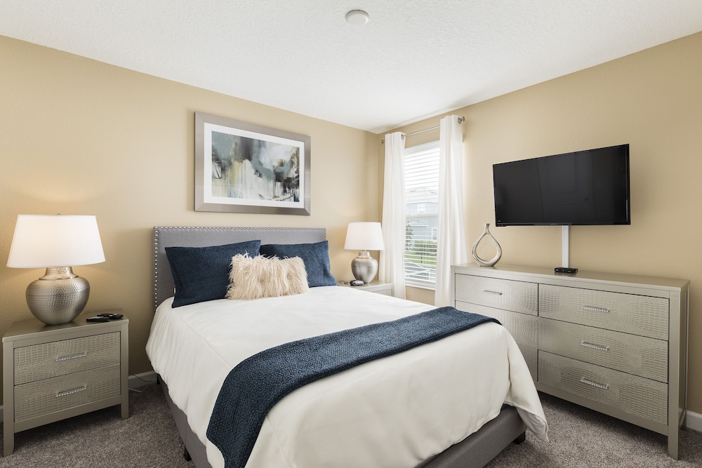 1516mb- The Retreat At Championsgate 6 Bedroom Home by RedAwning view 4