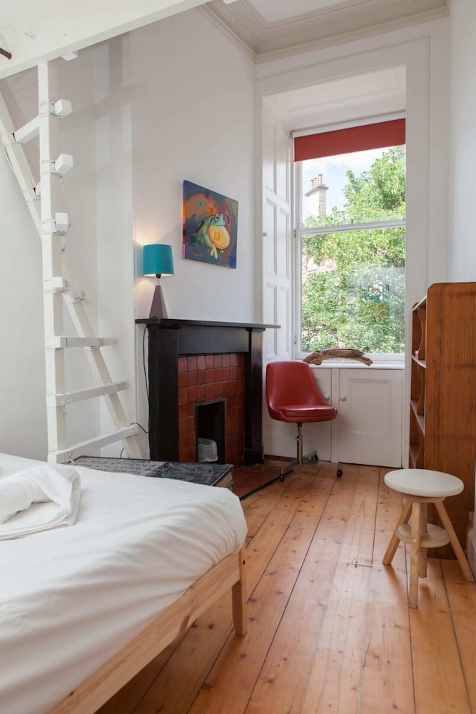 Amazing 4 Bedroom Apartment Just Off The Meadows