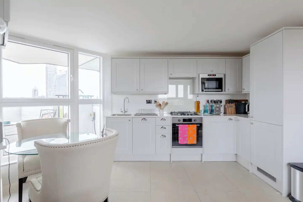 Scenic Riverside 2BD Flat - Chelsea