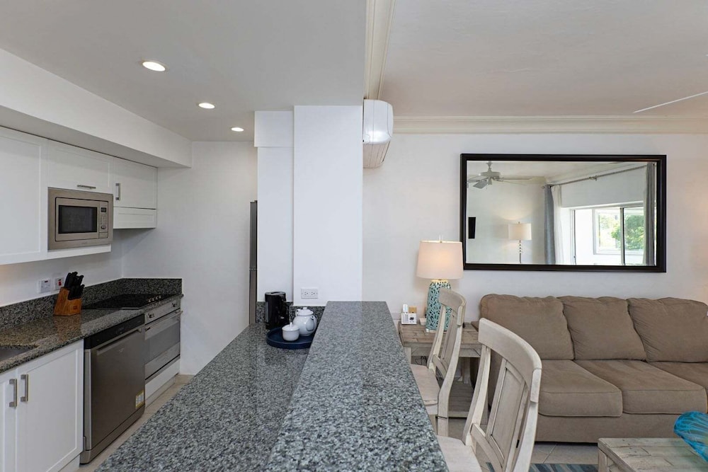 Glitter Bay Estate 414 1 Bedroom Apts