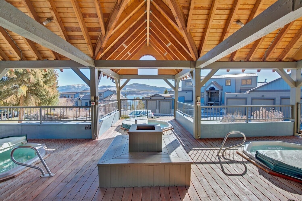 Lake Forest 201f 2 Bedroom Condo by RedAwning