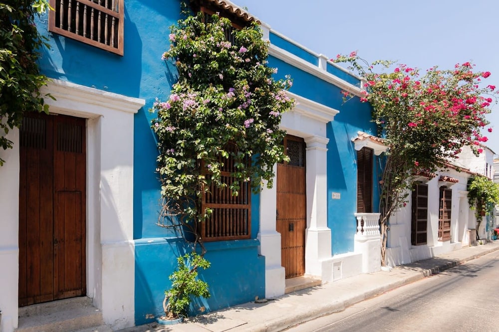 w Vibrant House 5BR w Pool n AC in Cartagena