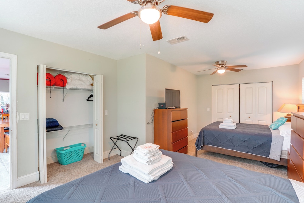 Fish, Swim & More: Lakefront Retreat in Ocklawaha!
