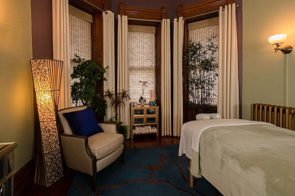 Reynolds Mansion B&B