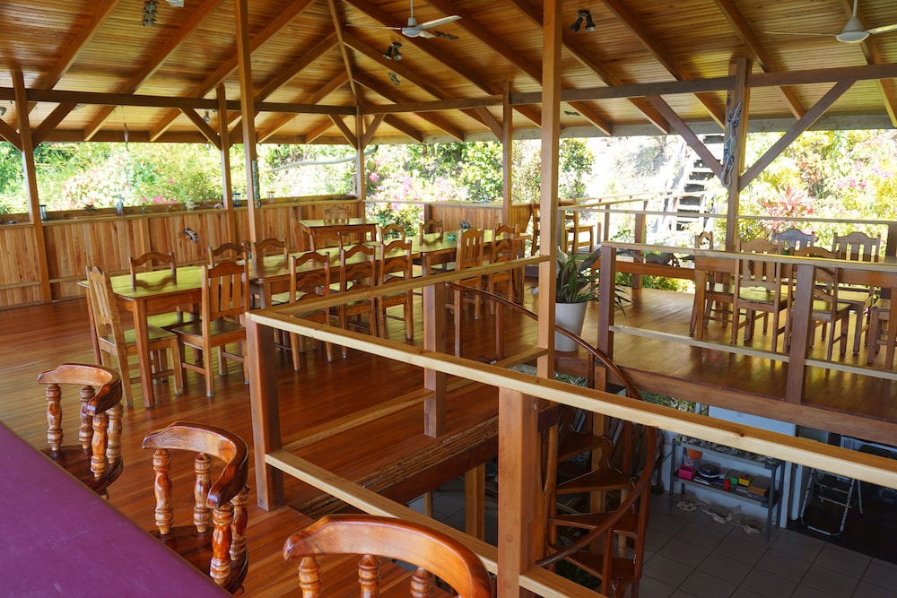 The Lookout Inn Lodge