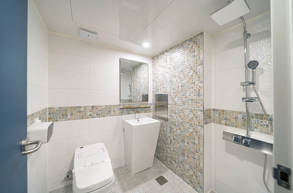 Exclusive 2 1 Apartment 2 Bathrooms - Core Living