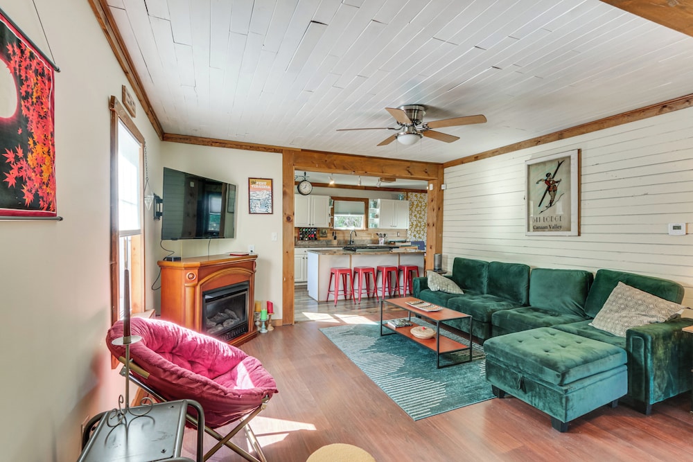 3 Mi to Blackwater Falls: Peaceful Retreat w/ Deck