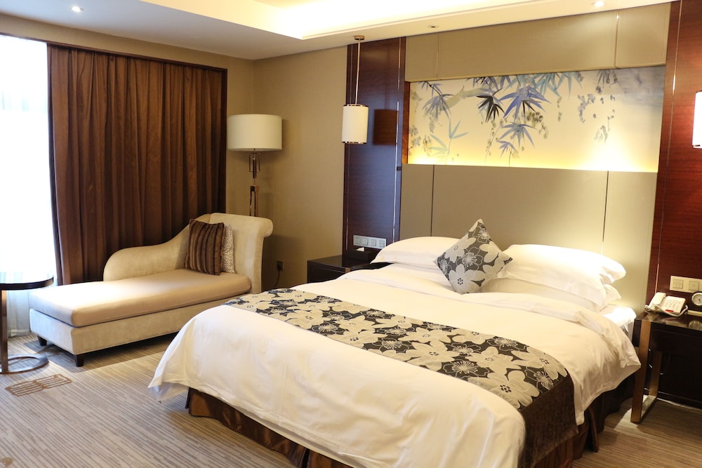 Ramada Yiyang Taojiang